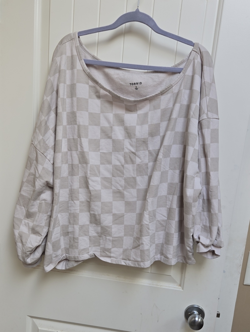 TORRID plus size 3x women's Beige and White Checkered Long Sleeve Scoop Top